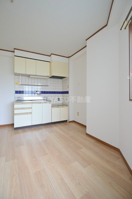 広島市西区天満町の賃貸マンションの居間・リビング