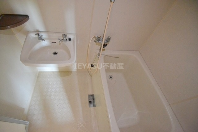 広島市西区天満町の賃貸マンションの浴室