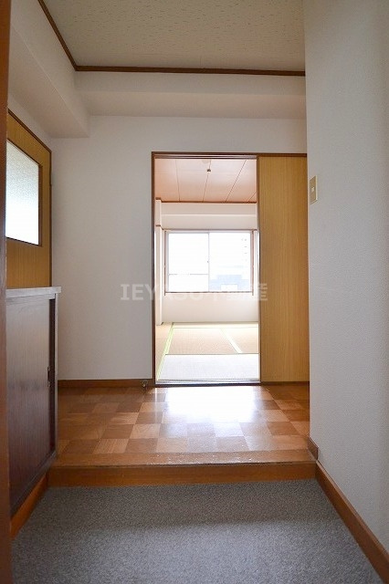 広島市西区天満町の賃貸マンションの玄関