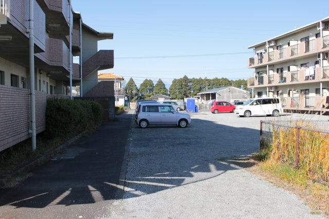 ピアコート旭の駐車場|駐車場があるので、車を買う予定の方も安心です