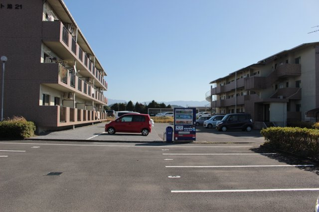 ピアコート旭のその他共用部分|駐車場に車を止められます