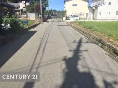 【前面道路含む現地写真】 | 牛久市小坂団地 | 6ｍ道路で車庫入れラクチン！