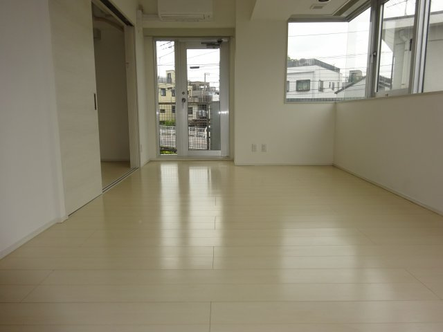 フローレス東松本の居間・リビング