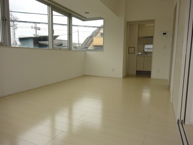 フローレス東松本の居間・リビング