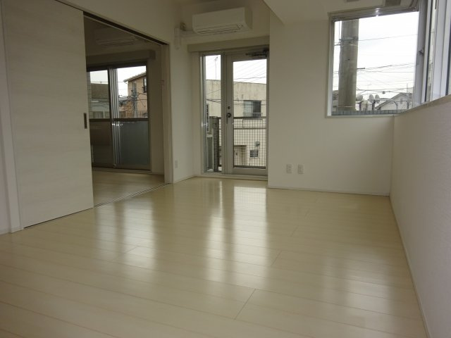 フローレス東松本の居間・リビング