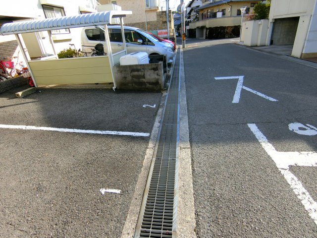 リブセジュールの駐車場
