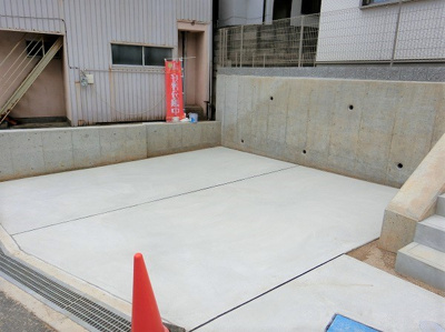 【駐車場】 | 豊中市宮山町4丁目新築戸建て | 【現地写真】駐車2台可能ですよ♪