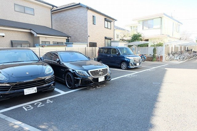 ヴェラビスタの駐車場