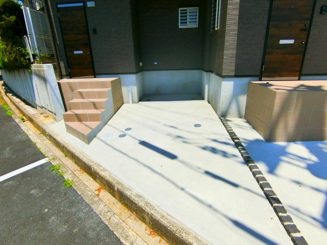 テクノメゾン赤坂台の駐車場