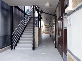 【エントランス】 | レオパレスプレステージ三津屋