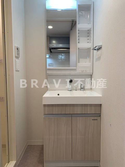 プランドール北浜　BRAVI不動産の独立洗面台|【プランドール北浜】独立洗面化粧台が付いています