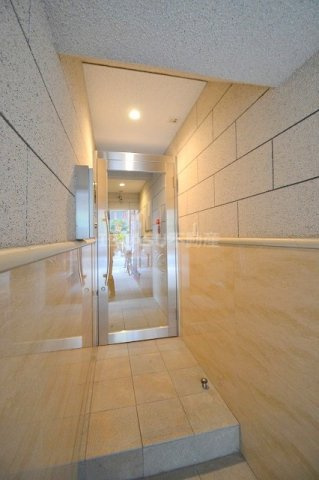 広島市西区天満町の賃貸マンションのエントランス