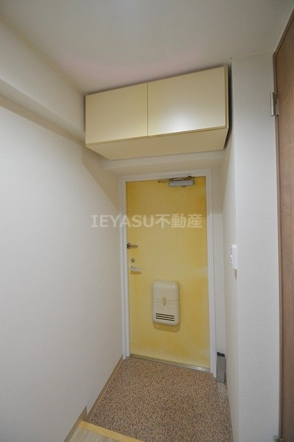 広島市西区天満町の賃貸マンションの玄関