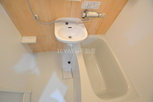 広島市西区天満町の賃貸マンションの浴室