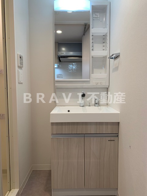 プランドール北浜　BRAVI不動産の独立洗面台|【プランドール北浜】独立洗面化粧台が付いています