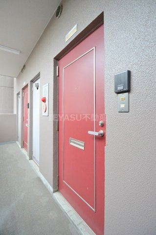 広島市西区天満町の賃貸マンションの玄関