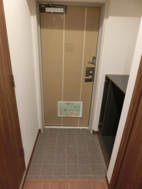 フラッツパーク塚本の玄関