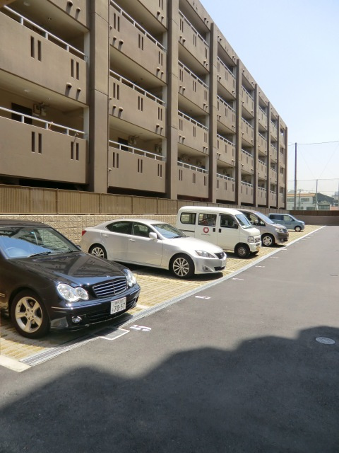 ココマリーニの駐車場