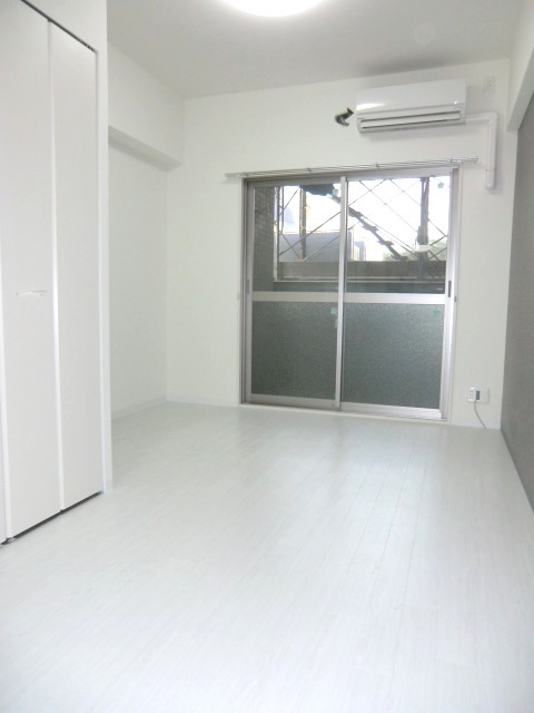 ル　ヴェール新大阪の洋室