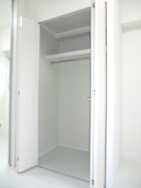 ル　ヴェール新大阪の収納|結構大きなクローゼットです