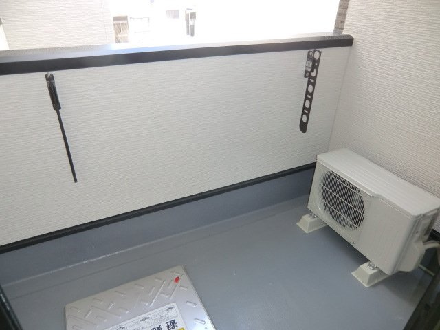 大阪市淀川区加島４丁目のハイツのバルコニー