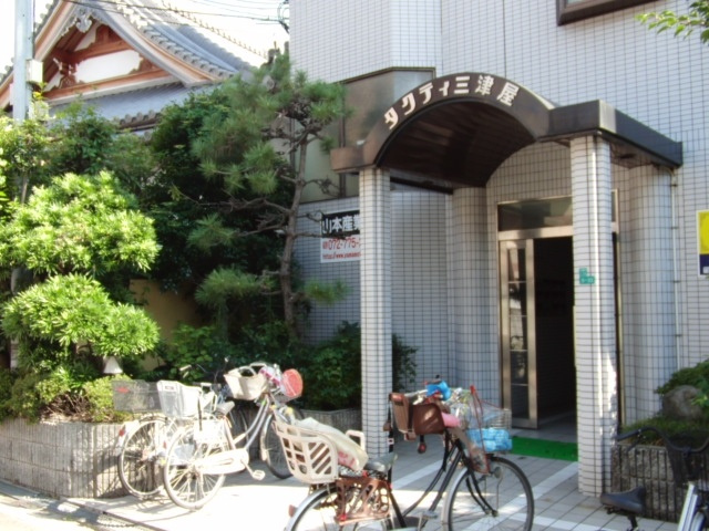 タクティ三津屋のエントランス