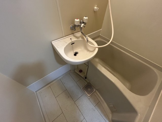 タクティ三津屋の浴室