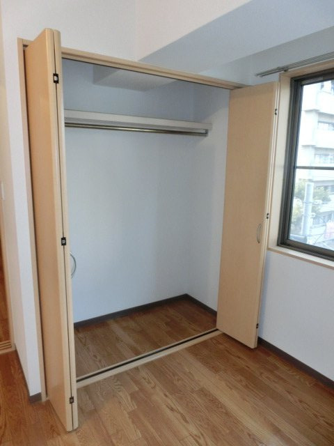 大阪市淀川区木川西４丁目の賃貸マンションの収納