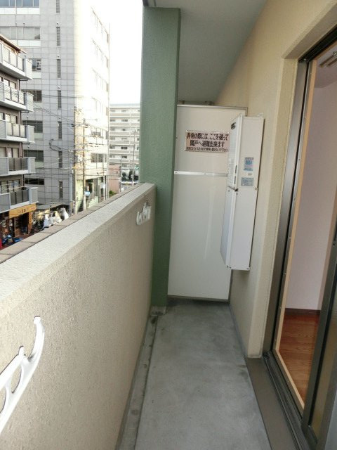 大阪市淀川区木川西４丁目の賃貸マンションのバルコニー