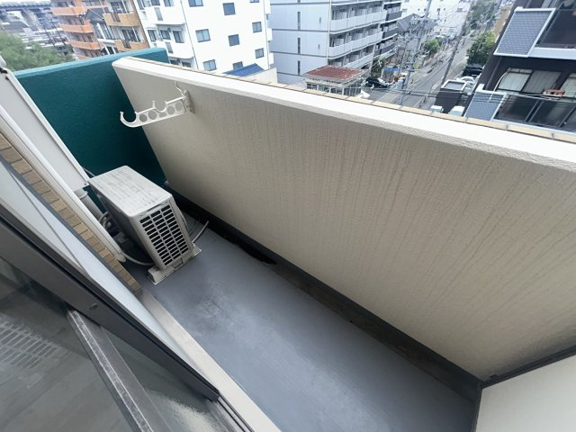 大阪市淀川区木川西４丁目の賃貸マンションのバルコニー