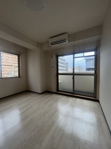 大阪市淀川区木川西４丁目の賃貸マンションの洋室