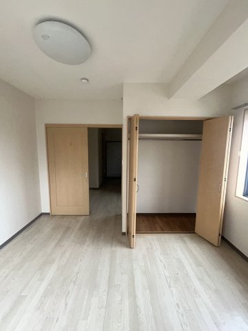 大阪市淀川区木川西４丁目の賃貸マンションの寝室