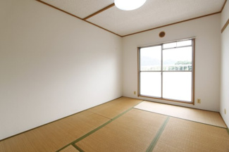 【和室】 | 関屋あしびハイツ９棟 | ゆったりとくつろげる和室です