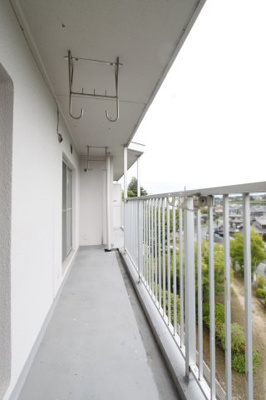 【バルコニー】 | 関屋あしびハイツ９棟 | バルコニー付きです
