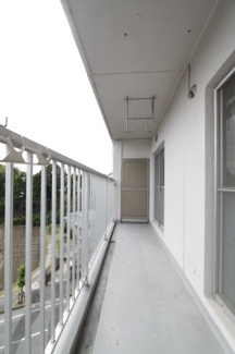 【バルコニー】 | 関屋あしびハイツ９棟 | 広々としたバルコニーです