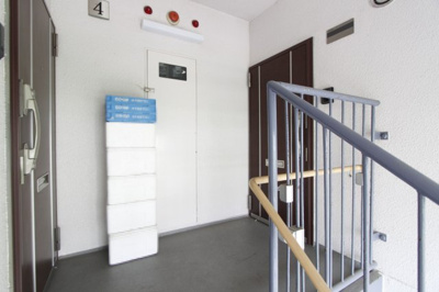 【その他共用部分】 | 関屋あしびハイツ９棟 | 玄関前の共用部分です
