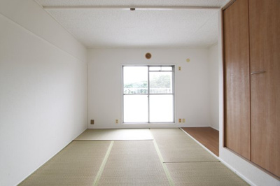 【和室】 | 関屋あしびハイツ９棟 | 柔らかい畳が心地よい和室