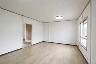 【居間・リビング】 | 関屋あしびハイツ９棟 | ゆったりとしたリビングです