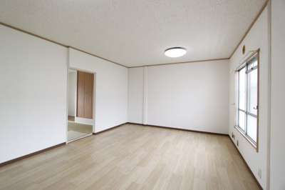 【居間・リビング】 | 関屋あしびハイツ９棟 | ゆったりとしたリビングです
