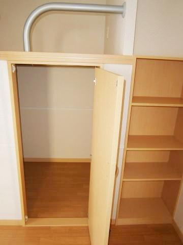 【収納】 | レオパレスポムール | ウォークインクローゼット