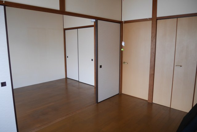 コーポ国府の洋室