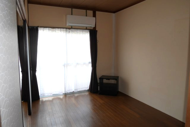 コーポ国府の洋室