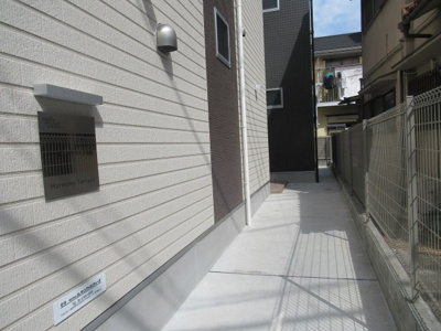 【エントランス】 | ハーモニーテラス下小阪（河内小阪賃貸） | 落ち着いたエントランスです