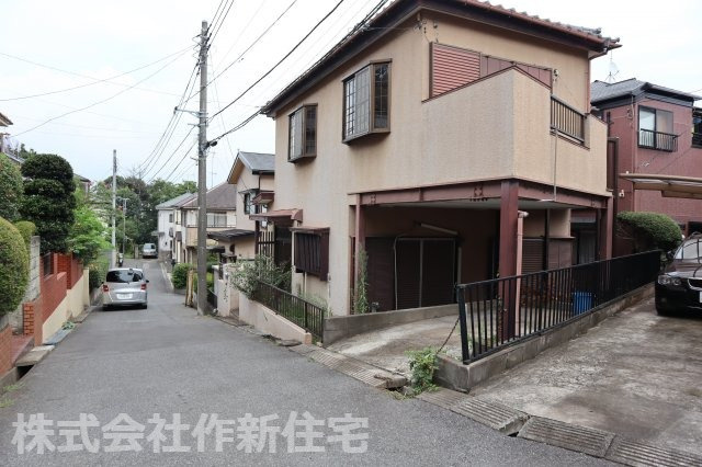 花見川区朝日ヶ丘３丁目　売地　更地渡しの前面道路含む現地写真|北西側４．４ｍ道路面　更地渡し　間口は約１３ｍ