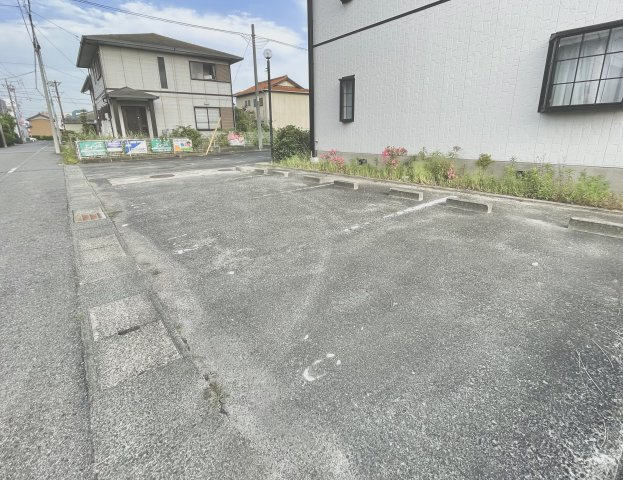 ハイツ大坪　B棟の駐車場