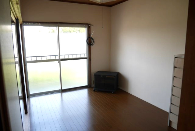 コーポ国府の洋室