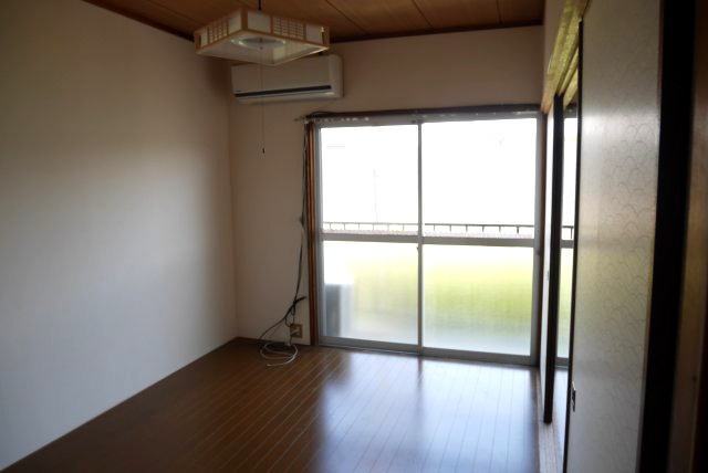 コーポ国府の洋室