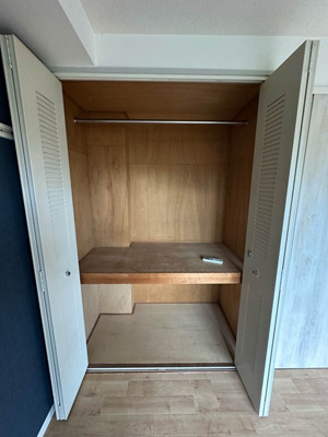 【収納】 | サンハイツ弐番館 | 洋室7帖のお部屋にあるクローゼットです♪洋室のお部屋それぞれにクローゼットがあると便利ですね！