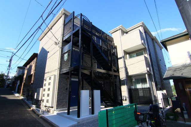 横浜市港北区日吉４丁目のアパートの外観