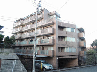 【外観】 | 京急逗子線「六浦」駅徒歩14分、京急本線「金沢八景」駅バス5分「大道小学校前」停歩7分
京急本線「金沢文庫」駅バス10分「西ケ谷戸」停歩5分。